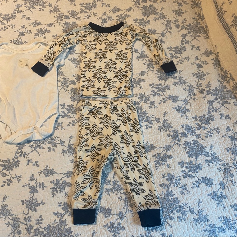 Burt’s Bees Baby Organic Cotton Baby Clothes Bundle - Picture 2 of 11